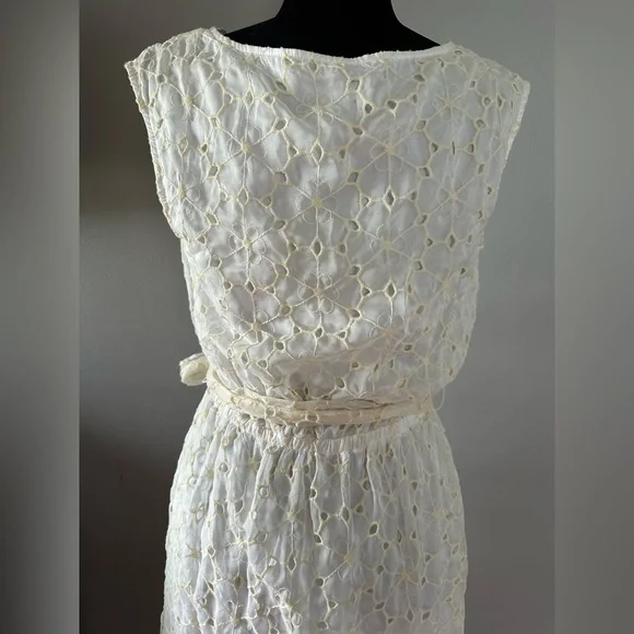 Adrianna Papell - Elegant Cream Lace Dress - Picture 4 of 10